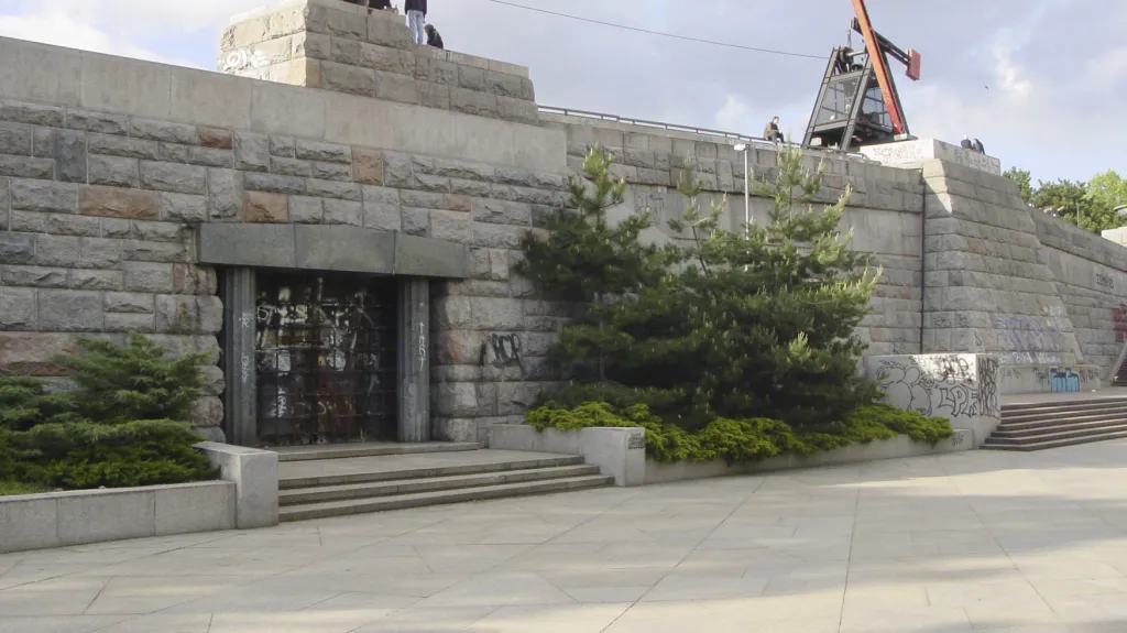 Podstavec bývalého Stalinova pomníku na Letné