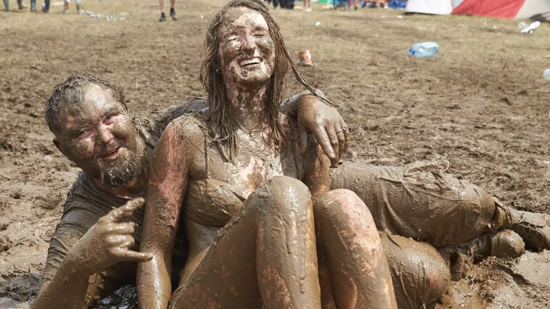 Festival Rock am Ring v Mendigu opanovalo bahno