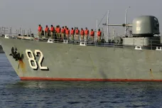 Demonstrace síly v Hormuzském průlivu. Írán testuje odpalování raket z nové ponorky