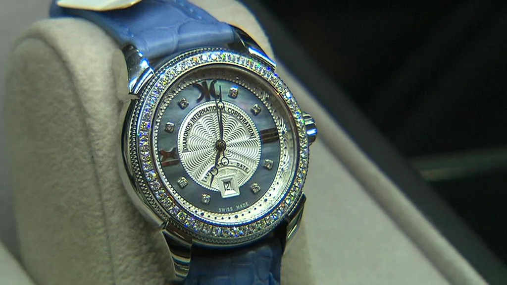Hodinky zdobené diamanty