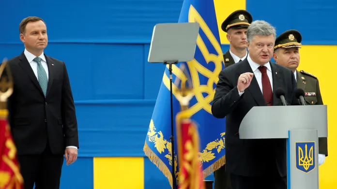 Prezidenti Duda a Porošenko při oslavách výročí nezávislosti Ukrajiny