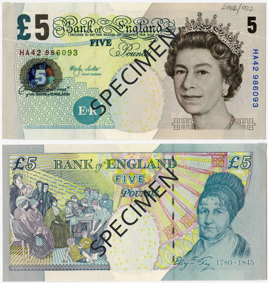 Bankovka série E s královnou Alžbětou II. a Elizabeth Fry v hodnotě pět liber (v oběhu od 21. 5. 2002 do 5. 5. 2017)