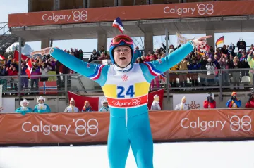 Recenze: Tak neváhej a leť! Orel Eddie je nejhorší mezi nejlepšími