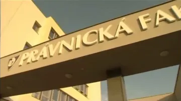Právnická fakulta má děkana