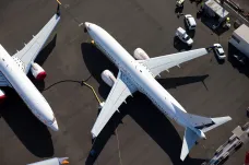 Boeing prověřuje kvůli možné závadě další typ svých letadel. Praskliny jsou na spojnici trupu s křídly