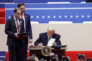 USA odstoupí z Pařížské dohody, Trump odložil zákaz TikToku