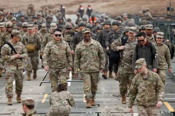 USA zvažují vyslání až deseti tisíc vojáků na Blízký východ, píše WSJ