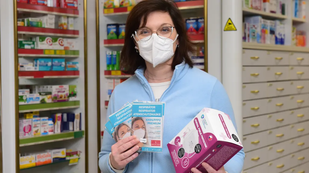 Lékárny hlásí mimořádný zájem o respirátory a roušky