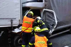 Na Svitavsku se při nehodě tří aut zranilo šest lidí. Silnice do Mohelnice byla několik hodin uzavřená