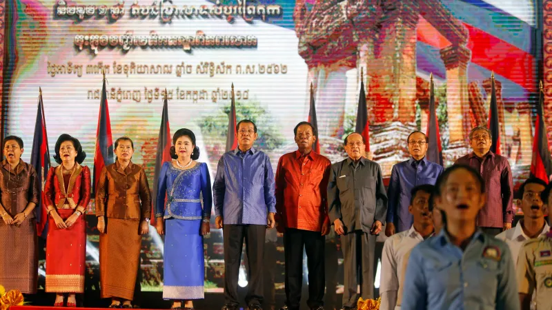 Tehdejší kambodžský premiér Hun Sen s manželkou při oslavě desátého výročí zapsání chrámu Preah Vihear na seznam UNESCO (2018)
