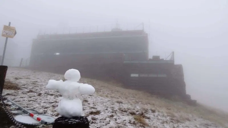 První sníh pokryl Sněžku