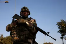 Francie podpoří úsilí vrátit v Nigeru do úřadu svrženého prezidenta. Junta se hodlá bránit