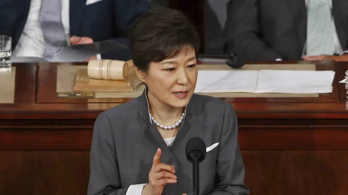 Pak Kun-hje při projevu v Kongresu USA