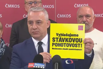 Odbory vyhlásily kvůli úspornému balíčku stávkovou pohotovost. Nezodpovědnost, reaguje Fiala