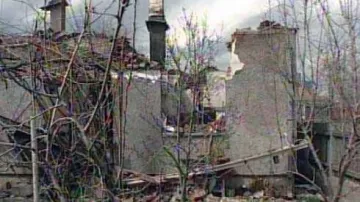 Vesnice zničená během občanské války v Kosovu