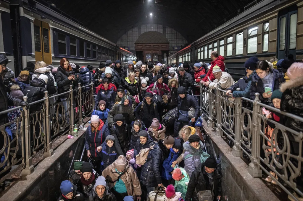 Čekání na vlak do bezpečí (Milan Bureš, Respekt, kategorie Reportáž)