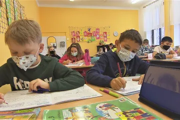 Kvůli povinným rouškám nebo testování nelze žalovat školu, rozhodl Nejvyšší správní soud