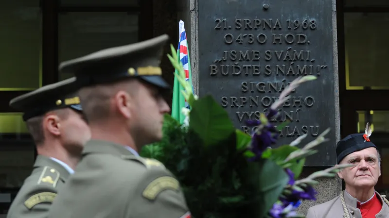 Pietní akt před budovou Českého rozhlasu