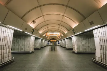 Stanice metra Českomoravská bude uzavřena déle