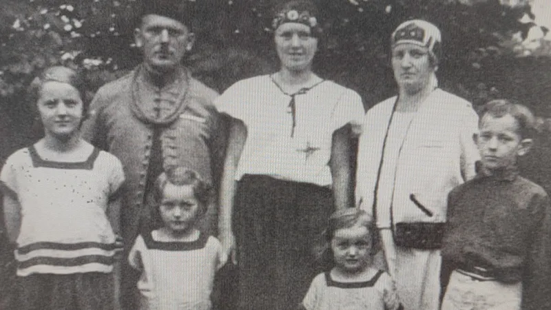 Sokolská rodina Novákových byla do pomoci parašutistům zapojena celá. Přežila pouze jejich nejstarší dcera