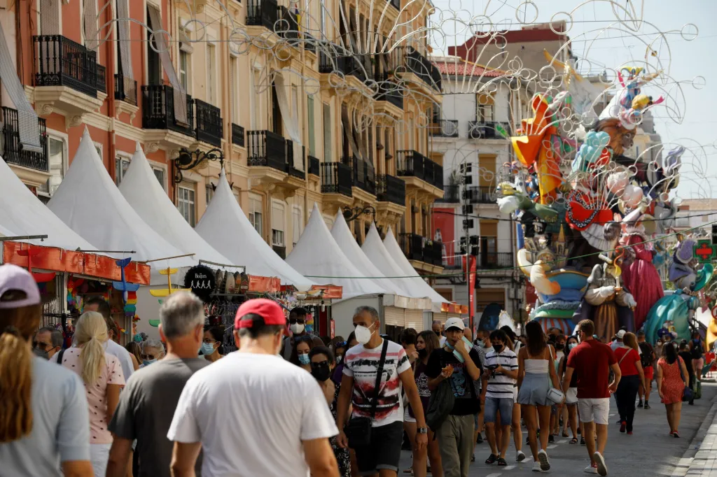 Las Fallas vhání do ulic Valencie radost každý rok od 15. do 19. března a přípravy trvají celý rok. Letošní ročník byl z obav před šířením onemocnění covid-19 přesunutý na datum 1. až 5. září