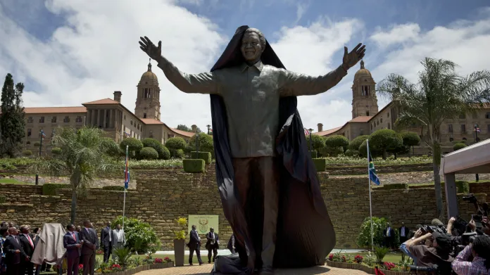 V Pretorii odhalili devítimetrovou sochu Mandely
