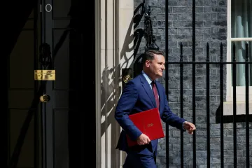 Britský ministr Streeting rezignuje. Dle médií chce nahradit Starmera