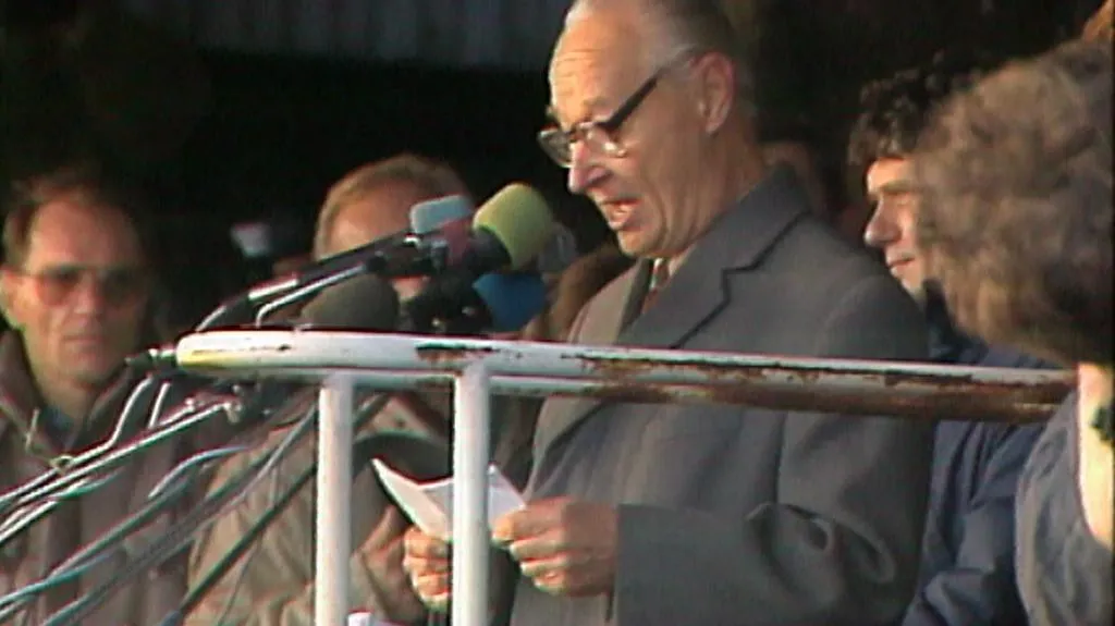 Alexandr Dubček na Letné v listopadu 1989