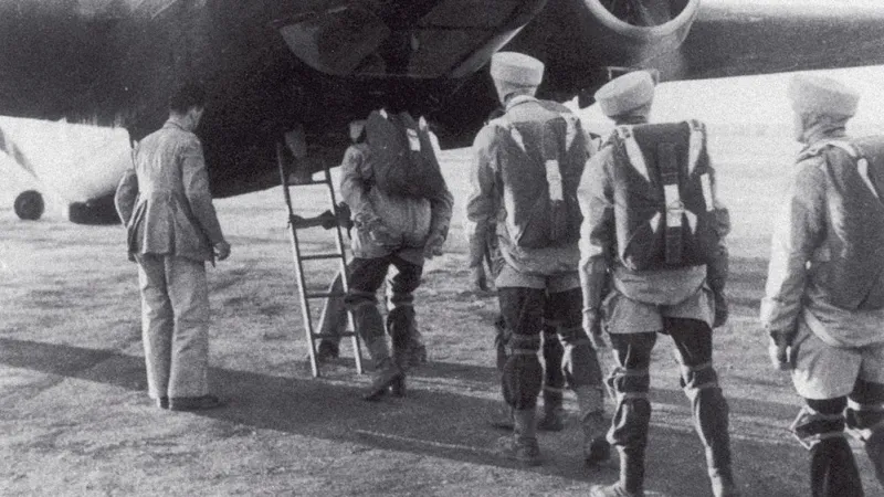 Parašutisté při výcviku skákali z letadla pouze čtyřikrát, pak šli hned do ostré akce