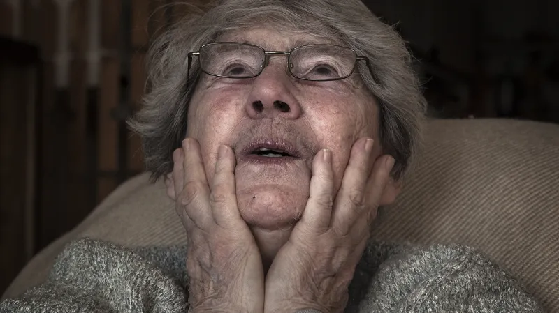 Hana Trávová strávila v Terezíně dva a půl roku. V transportech ji postupně odjeli maminka, tatínek i mladší bratr. „Nevím, proč jsem přežila zrovna já,“ snaží se vzpomenout na časy, které z paměti postupně vytěsnila.