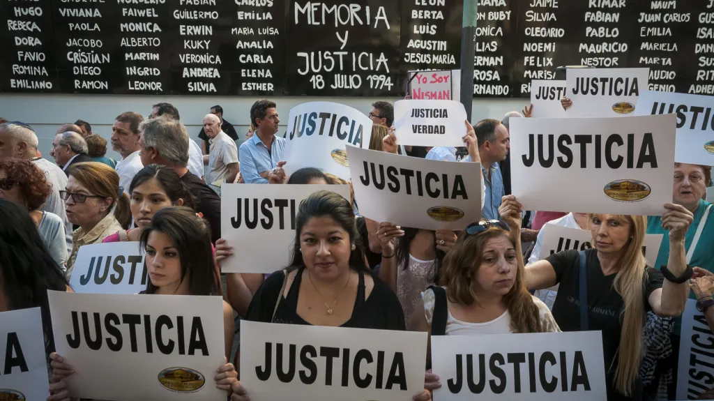 Lidé v Buenos Aires v minulém týdnu požadovali "spravedlnost" kvůli Nismanovi