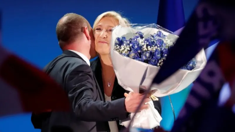 Le Penová přijímá gratulace