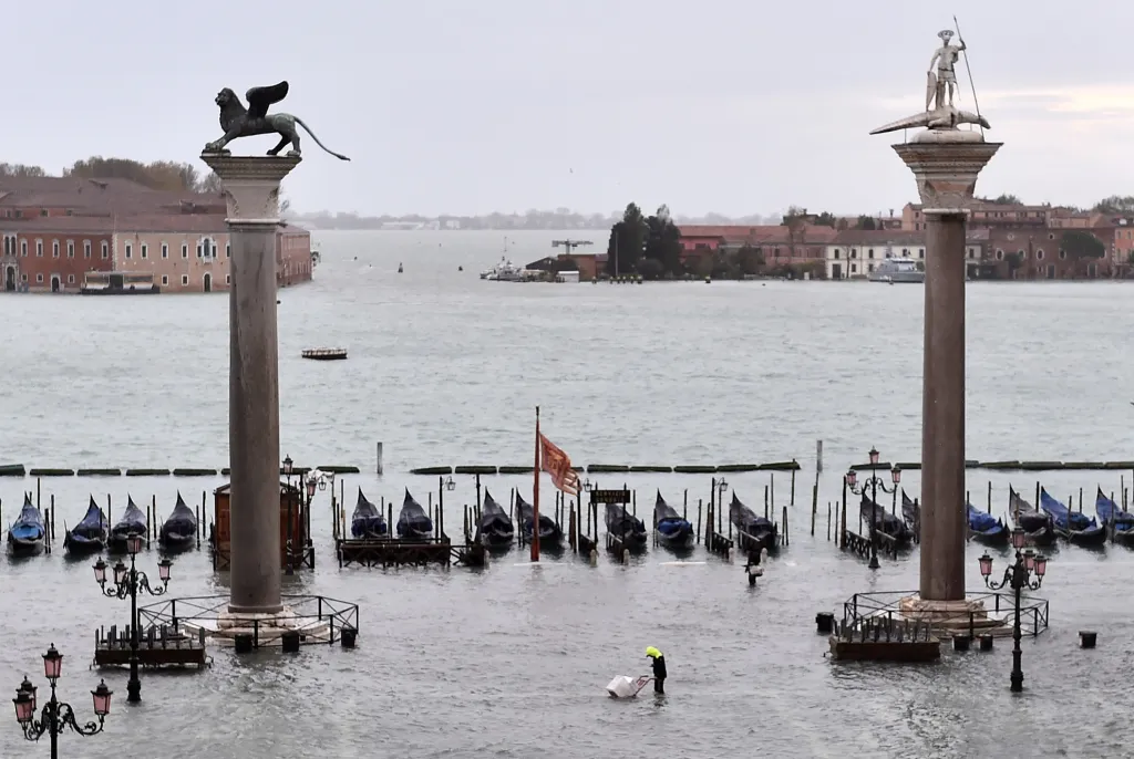 Pro Benátky je takto vysoká voda velkou ránou