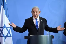 Izraelský premiér Netanjahu je po operaci, odkládá naplánované cesty
