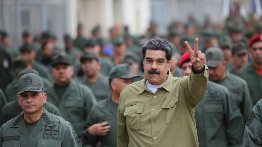 Venezuelský prezident Nicolas Maduro se setkal s vojáky na základně v Caracasu