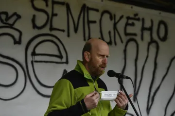 Žaloba bývalého ředitele školy na Semily zamítnuta. Odvolali ho za porušení pandemických opatření