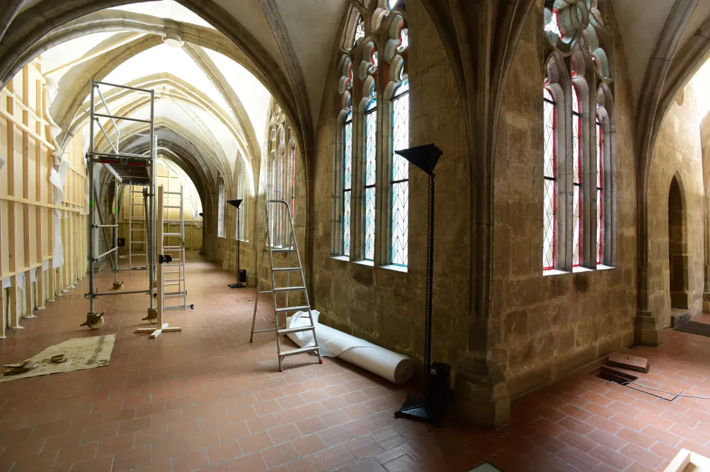 V podkroví kapitulních budov vznikne také nová stálá expozice, která postihne kulturně-historický vývoj svatováclavského návrší. „Slibujeme si od ní i vstup do 21. století, co se týče audiovizuálních a multimediálních záležitostí,“ dodal ředitel muzea