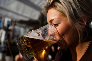 Brněnská radnice rozšířila zákaz pití alkoholu v ulicích