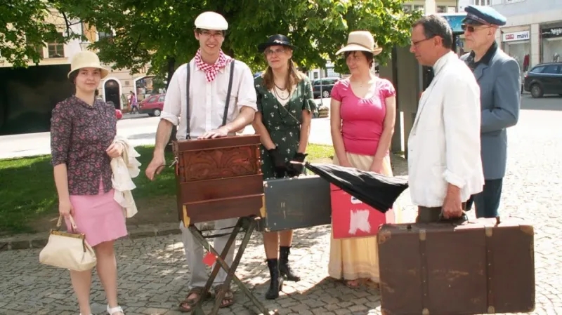 Čekání na tramvaj v Berouně