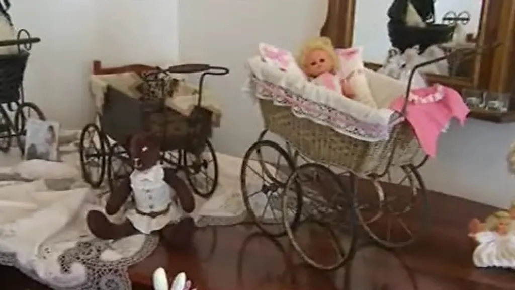 Výstava kočárků a panenek na zámku v Napajedlech