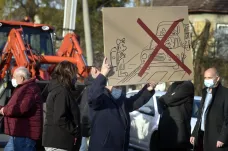 Lidé blokovali silnici mezi Ostravou a Frýdkem-Místkem. Chtějí bezplatný souběžný úsek dálnice