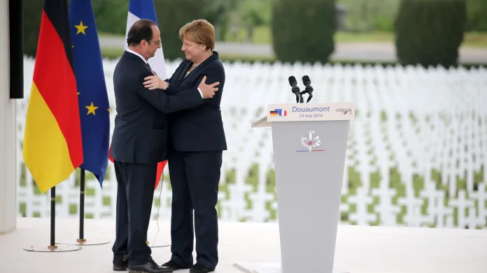 Francois Hollande a Angela Merkelová