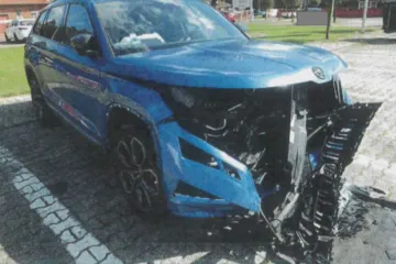 Vraky z havárií se z aukce mohou dostat do opravy v zahraničí a zpět na silnice. Nový majitel se historii nedozví