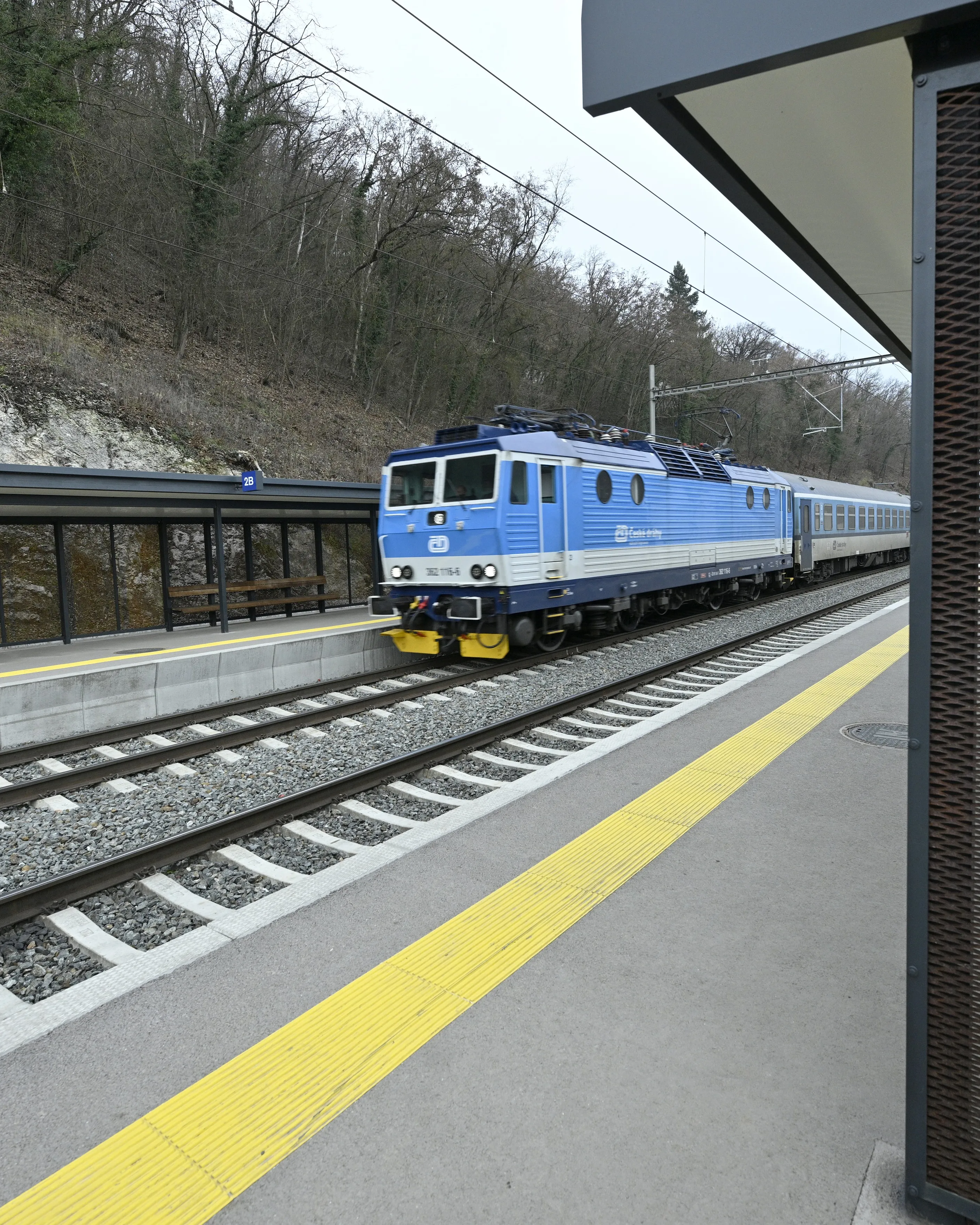 Trať mezi Berounem a Karlštejnem se dočkala modernizace