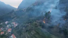 Požár v obci Ribeira Brava na Madeiře