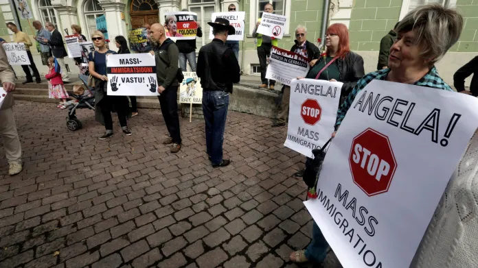Estonci protestují proti migrační politice kancléřky Merkelové