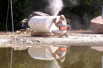 Sochařům v Těrlicku kámen tančí, rozkvétá i se mění v amulet
