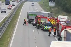 Dvě nehody uzavřely na téměř tři hodiny dálnici D1 ve směru na Brno