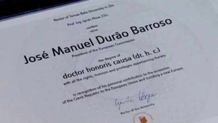 Univerzita Tomáše Bati ve Zlíně udělila předsedovi Evropské komise José Manuel Barrosovi svůj první čestný doktorát.