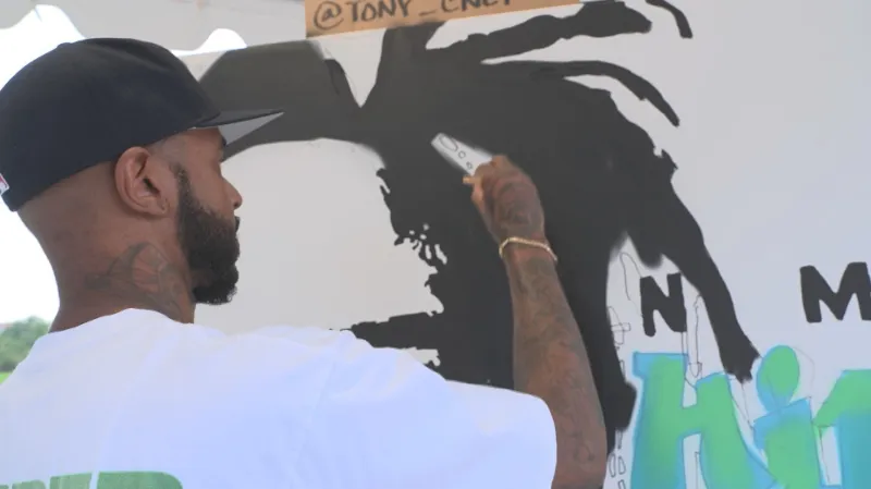 Hip hop pronikl i do výtvarného umění